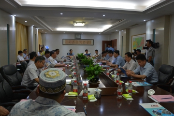 省人大常委会副主任詹夏来莅临老哥网官网集团调研指导